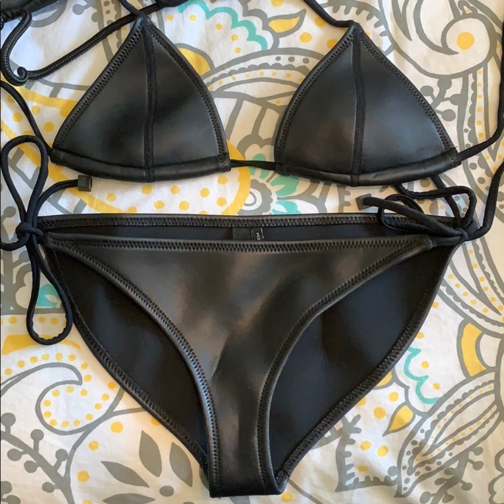 Triangl black bikini